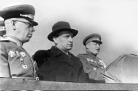 Калининград - Калининград (до 1946 г. Кёнигсберг). Генерал-майор К.Н. Галицкий произносит речь с трибуны в г. Кенигсберге.