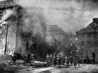 Калининград - Калининград (до 1946 г. Кёнигсберг). Уличный бой в Кёнигсберге.Апрель 1945 года.