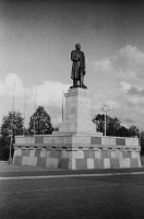 Калининград - Памятник Сталину на площади Победы в Калининграде.