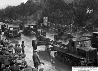 Калининград - Парад боевой техники при открытие памятника 1200 воинам - гвардейцам 30 сентября 1945 года.