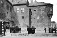 Калининград - Смена караула на Замковой площади у восточного крыла замка. 1900 год.