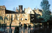 Калининград - Кёнигсберг. Вид на старое здание университета и Кафедральный собор на острове Кнайпхоф после английской бомбардировки.