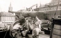 Калининград - Семья Эрнста Скорлоффа на отдыхе в Кенигсберге на туристической лодке «Генриета».