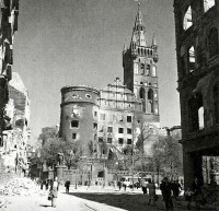 Калининград - Кёнигсберг. Королевский замок и Кайзер Вильгельм платц после английской бомбардировки в августе 1944 года.