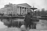 Калининград - Калининград. Сквер и фонтан у Драмтеатра.