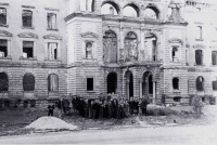 Калининград - Калининград. Фото на память у бывшего здания правительства Восточной Пруссии.