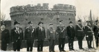 Калининград - Калининград. Участники штурма Кёнигсберга на фоне башни Дона