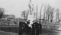 Калининград - Калининград. Памятник М. И. Калинину в сквере около кинотеатра 