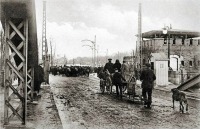 Советск - Тильзит.  беженцев по мосту Королевы Луизы в родные края