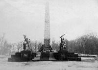 Черняховск - Черняховск. Памятник погибшим воинам на братской могиле (ул.Спортивная)