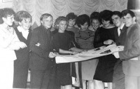 Гусев - Гусев. Идея Петровна Шуваева на встрече с выпускниками 1964 года.