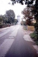 Гвардейск - Herbert-Norkus-Strasse mit dem Wasserturm