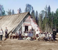 Республика Карелия - Военнопленные австрийцы у барака, Карелия, 1915