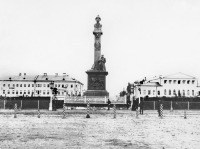 Кострома - 26 марта 1851 года в Костроме был открыт памятник царю Михаилу Феодоровичу и крестьянину Ивану Сусанину