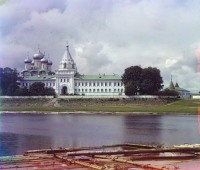 Кострома - Ипатьевский монастырь. Водяные врата и Архиерейские покои.